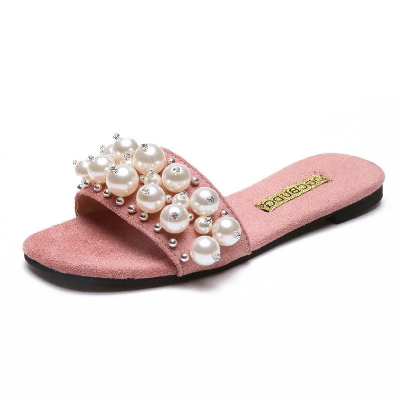 Pearl slippers with rivets