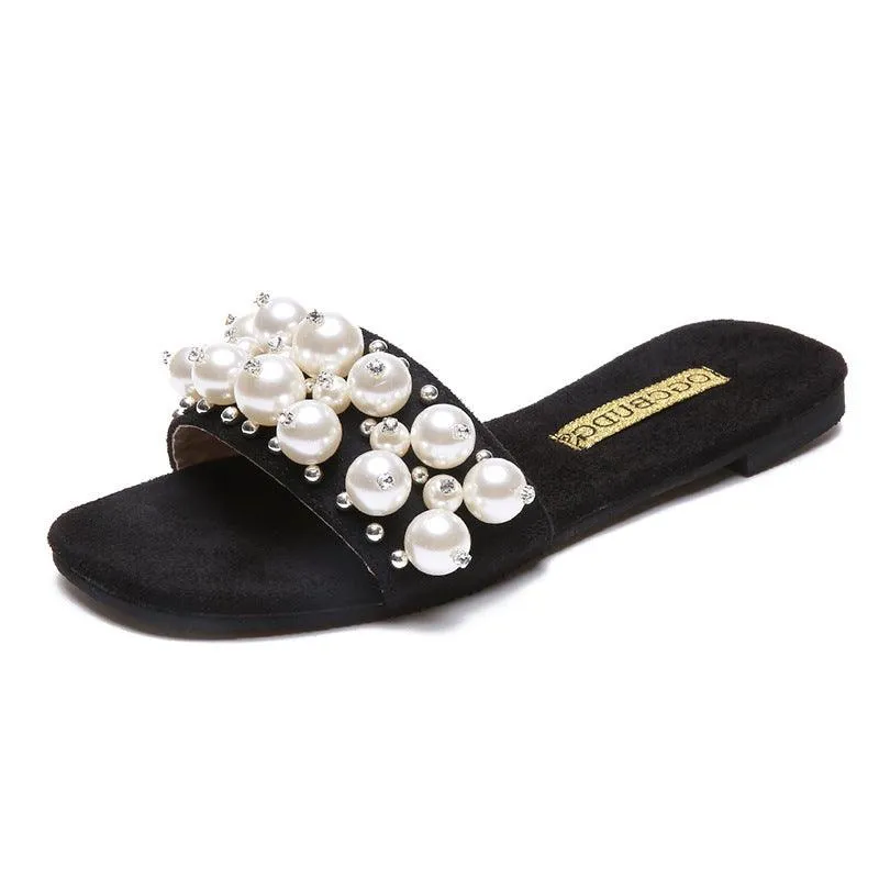 Pearl slippers with rivets